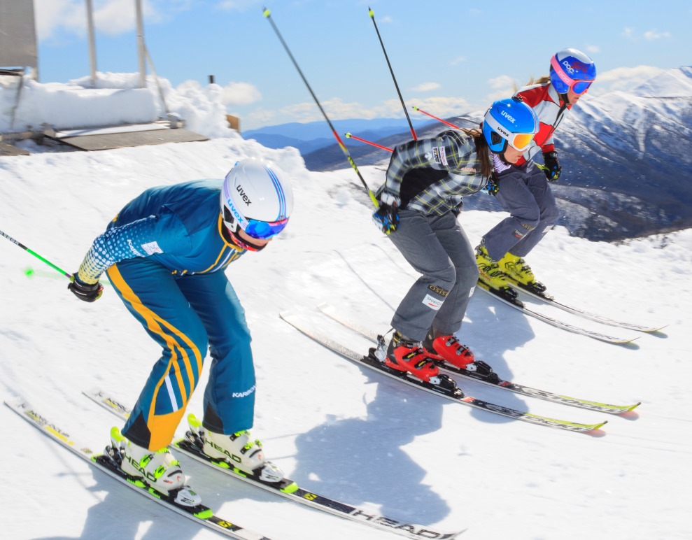 Snow mountain ski race