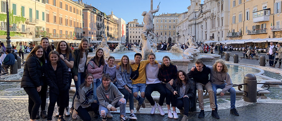 Students in Piazza Navona Rome